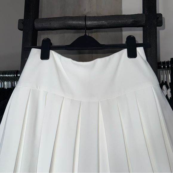 Alice + Olivia Emilie Box Pleat Mini Skirt in Off-White - Picture 7 of 12